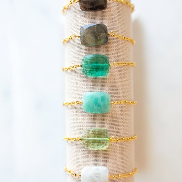 Green Apatite Quartz Gemstone Bracelet Gold paperclip chain statement bracelet - Picture 3 of 4